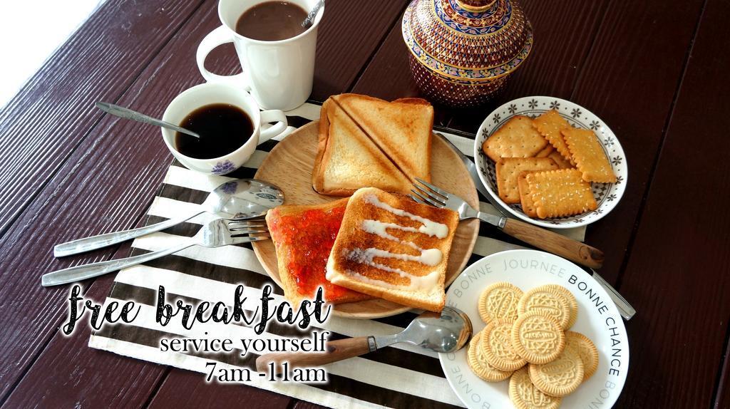 Wake Up Hostel Банкок Екстериор снимка