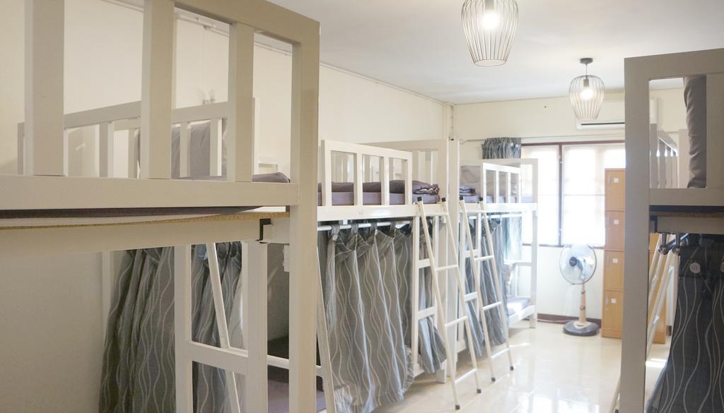 Wake Up Hostel Банкок Екстериор снимка