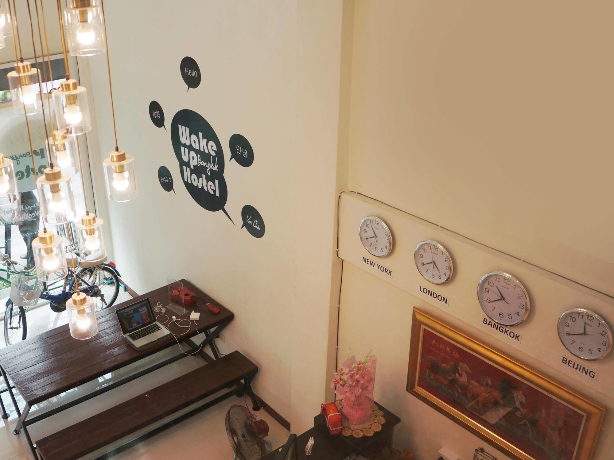 Wake Up Hostel Банкок Екстериор снимка