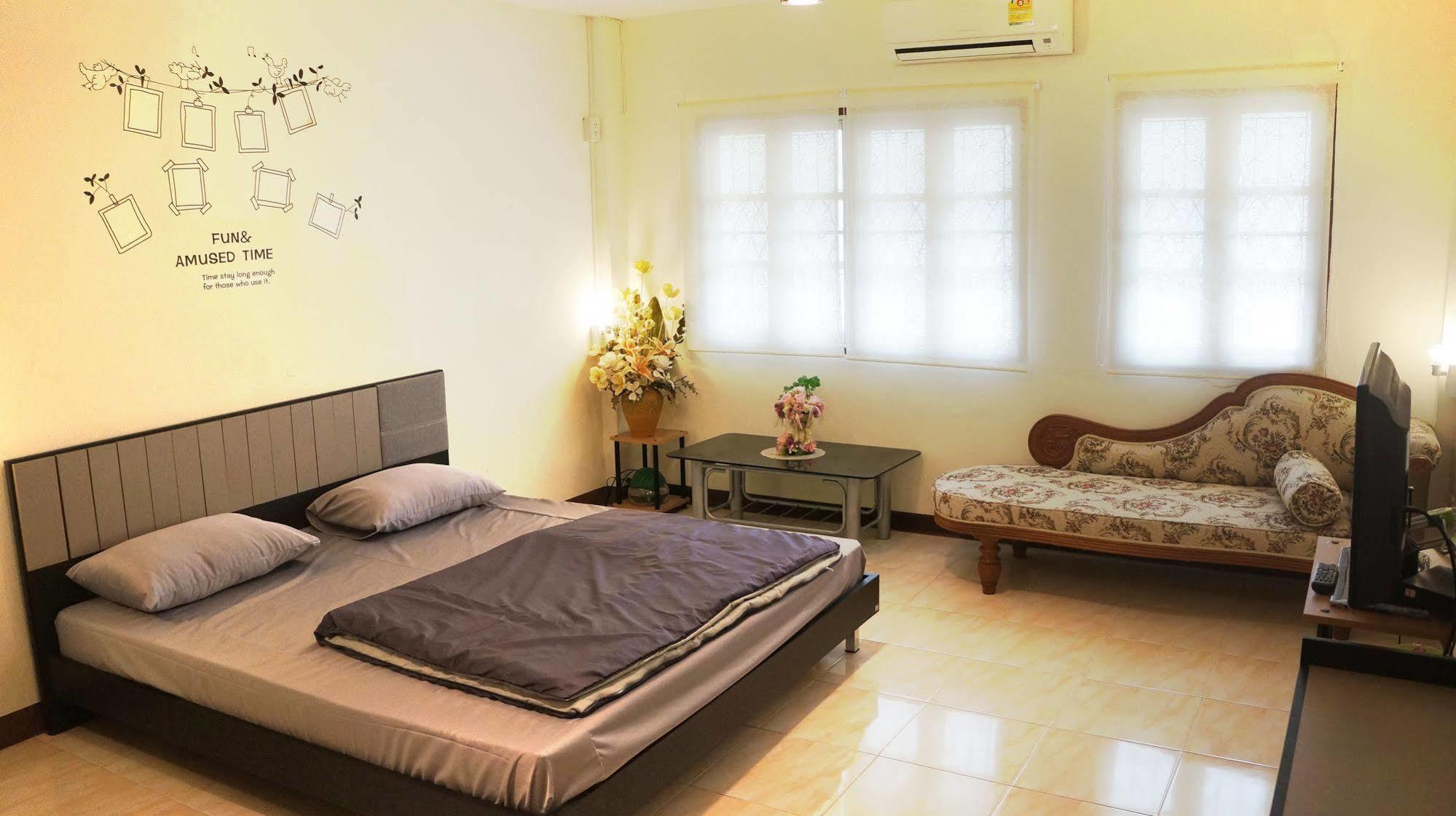 Wake Up Hostel Банкок Екстериор снимка