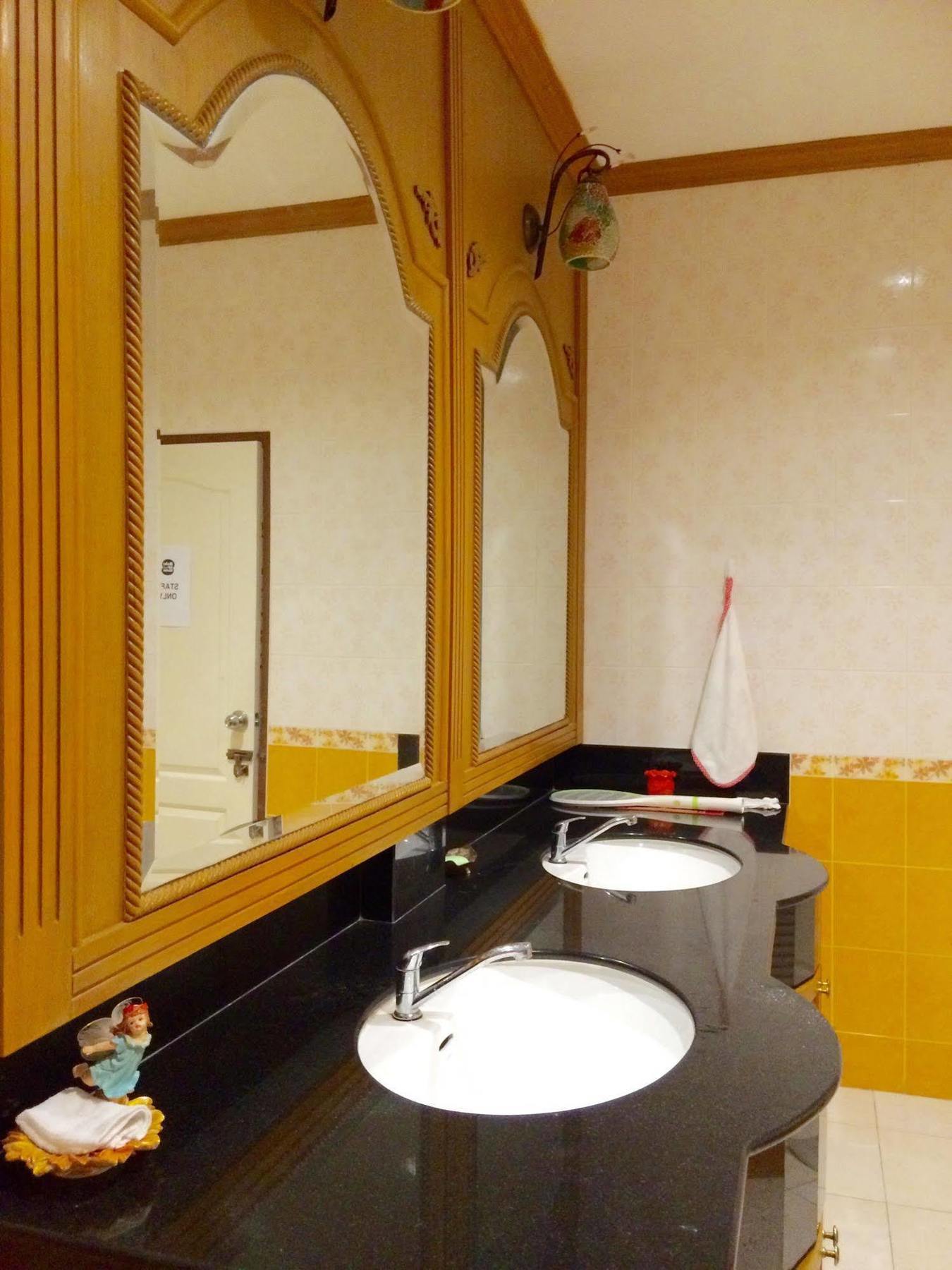 Wake Up Hostel Банкок Екстериор снимка