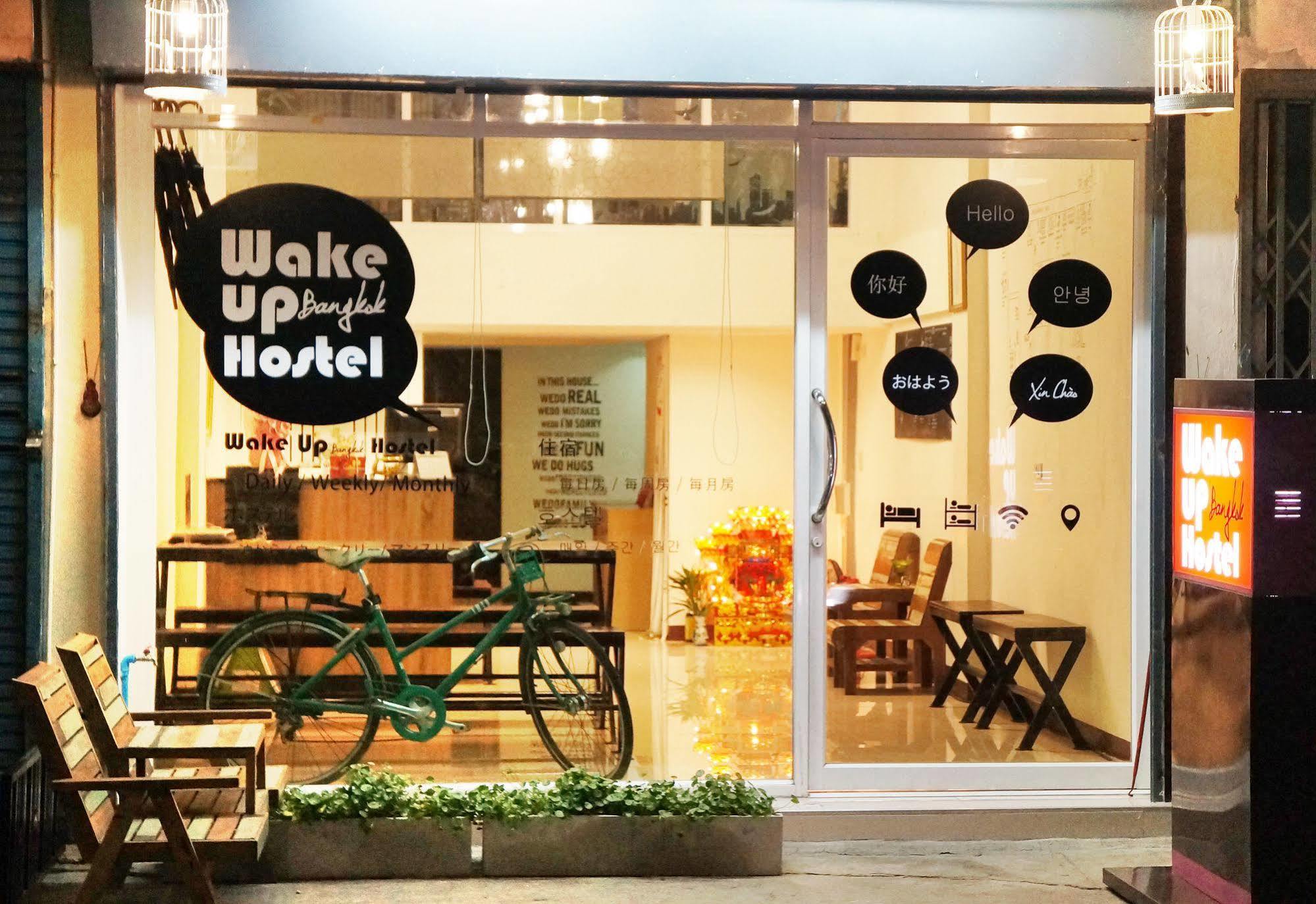 Wake Up Hostel Банкок Екстериор снимка