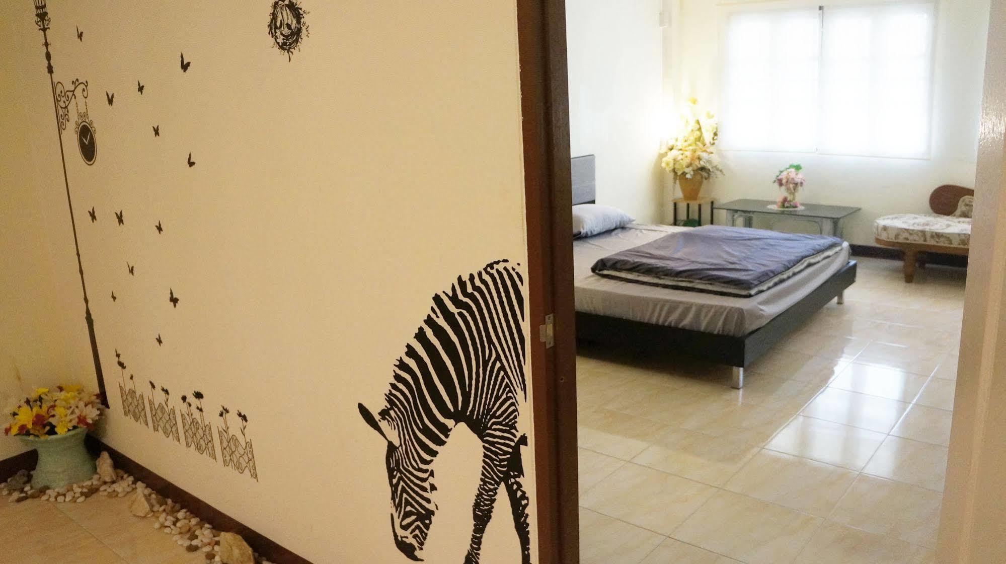 Wake Up Hostel Банкок Екстериор снимка
