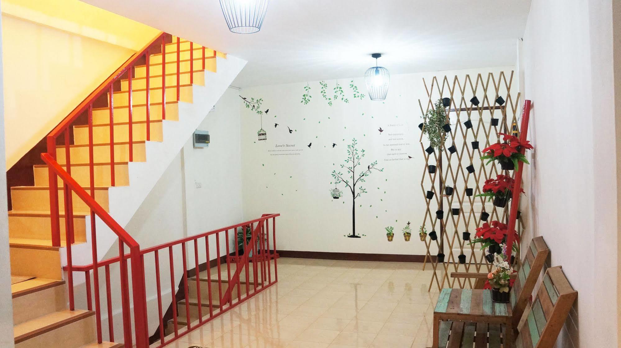 Wake Up Hostel Банкок Екстериор снимка