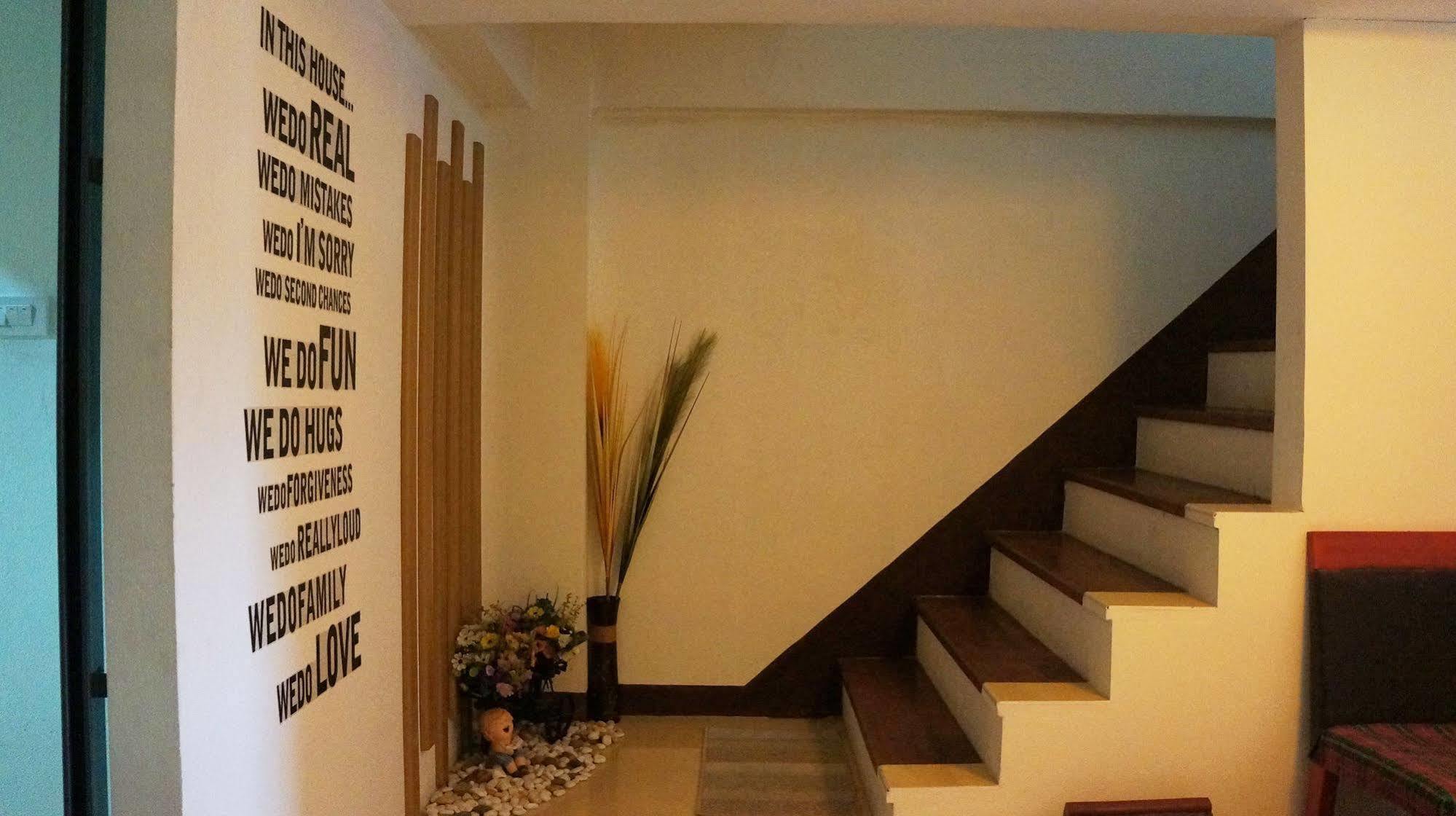 Wake Up Hostel Банкок Екстериор снимка